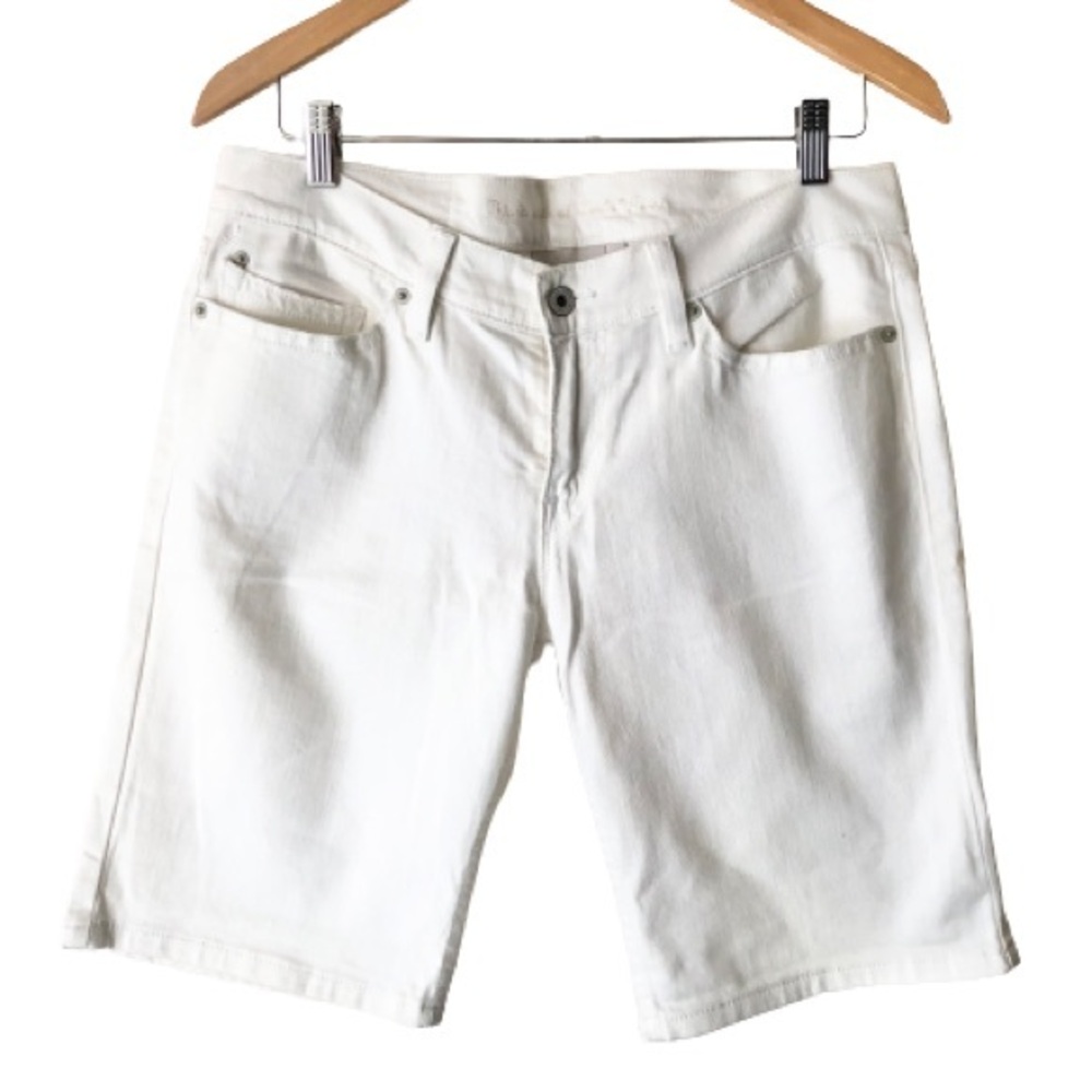 Levi’s White Denim Jean Bermuda Long Shorts Jorts Size 12 / 31
